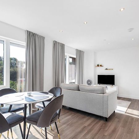 Modern 1 Bedroom Apartment With Parking In Colindale, London Edgware Extérieur photo
