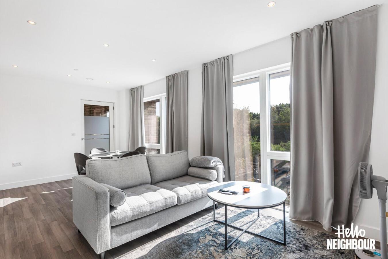 Modern 1 Bedroom Apartment With Parking In Colindale, London Edgware Extérieur photo