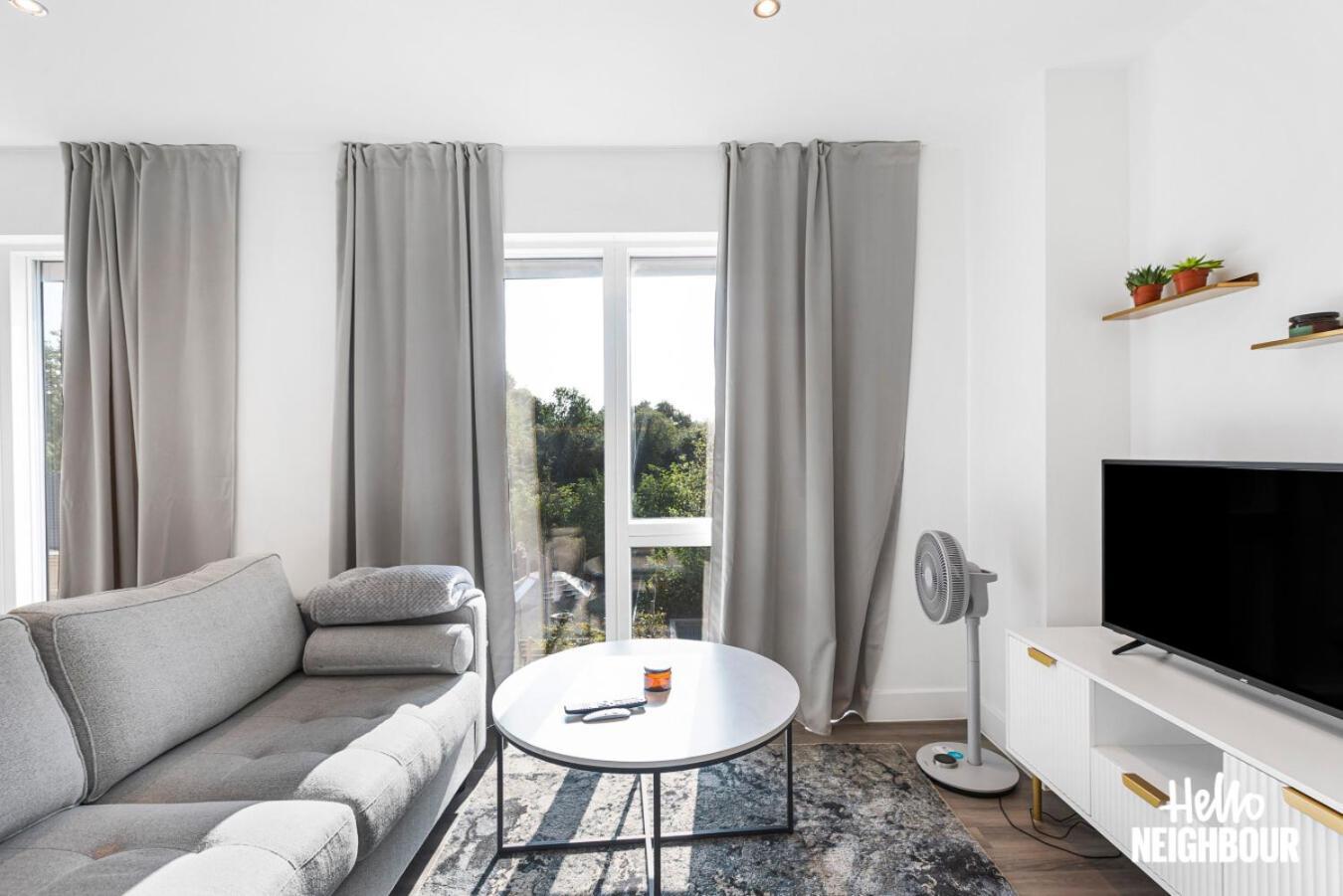 Modern 1 Bedroom Apartment With Parking In Colindale, London Edgware Extérieur photo